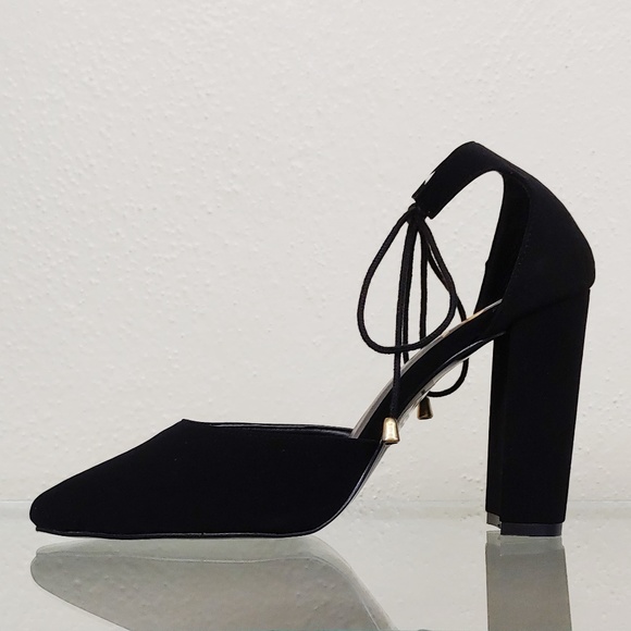 Women's Black Heels - Picture 5 of 6